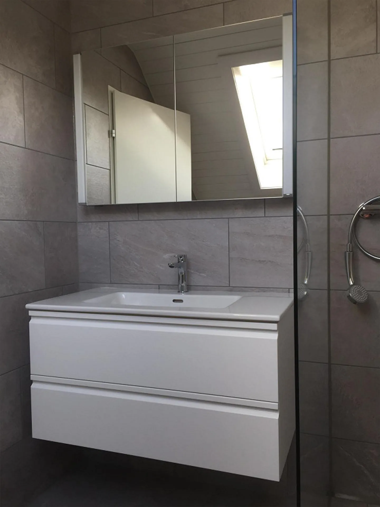 Charmante 4.5 Zimmer Attique - Foto 1 von 11