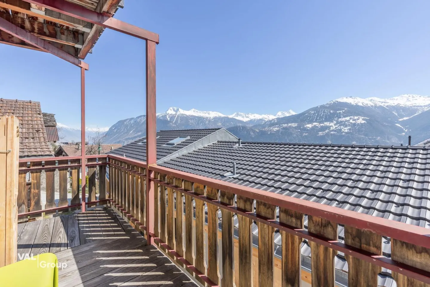 Sunny Apartment with Balcony and View of the Alps - Photo 8 of 12