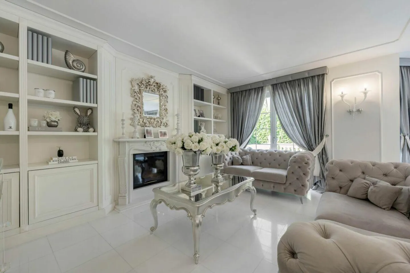 Elegant Country House with Generous Additional Spaces - Photo 3 of 17