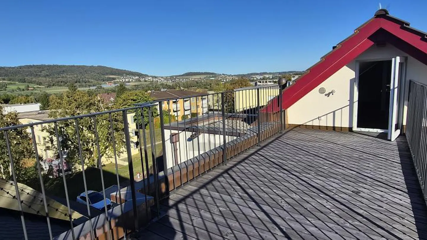 CON TERRAZZA PRIVATA SUL TETTO & VISTA PANORAMICA - Foto 1 di 6