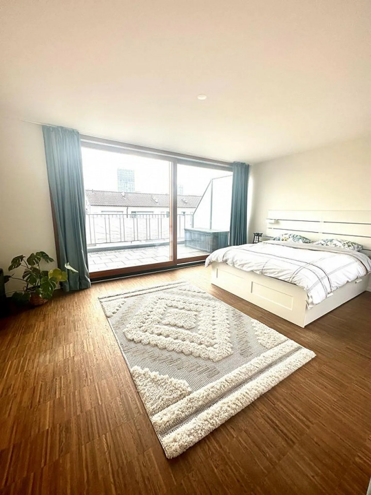 Appartamento duplex attraente di 3 stanze in centro da affittare - Foto 4 di 11