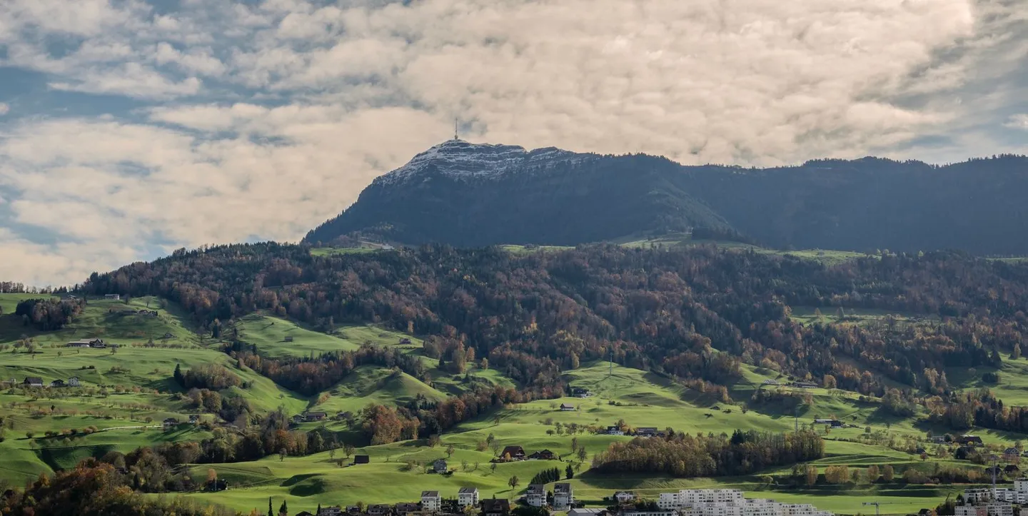 Helle Familienresidenz mit atemberaubendem Blick auf See und Berge - Foto 17 von 17