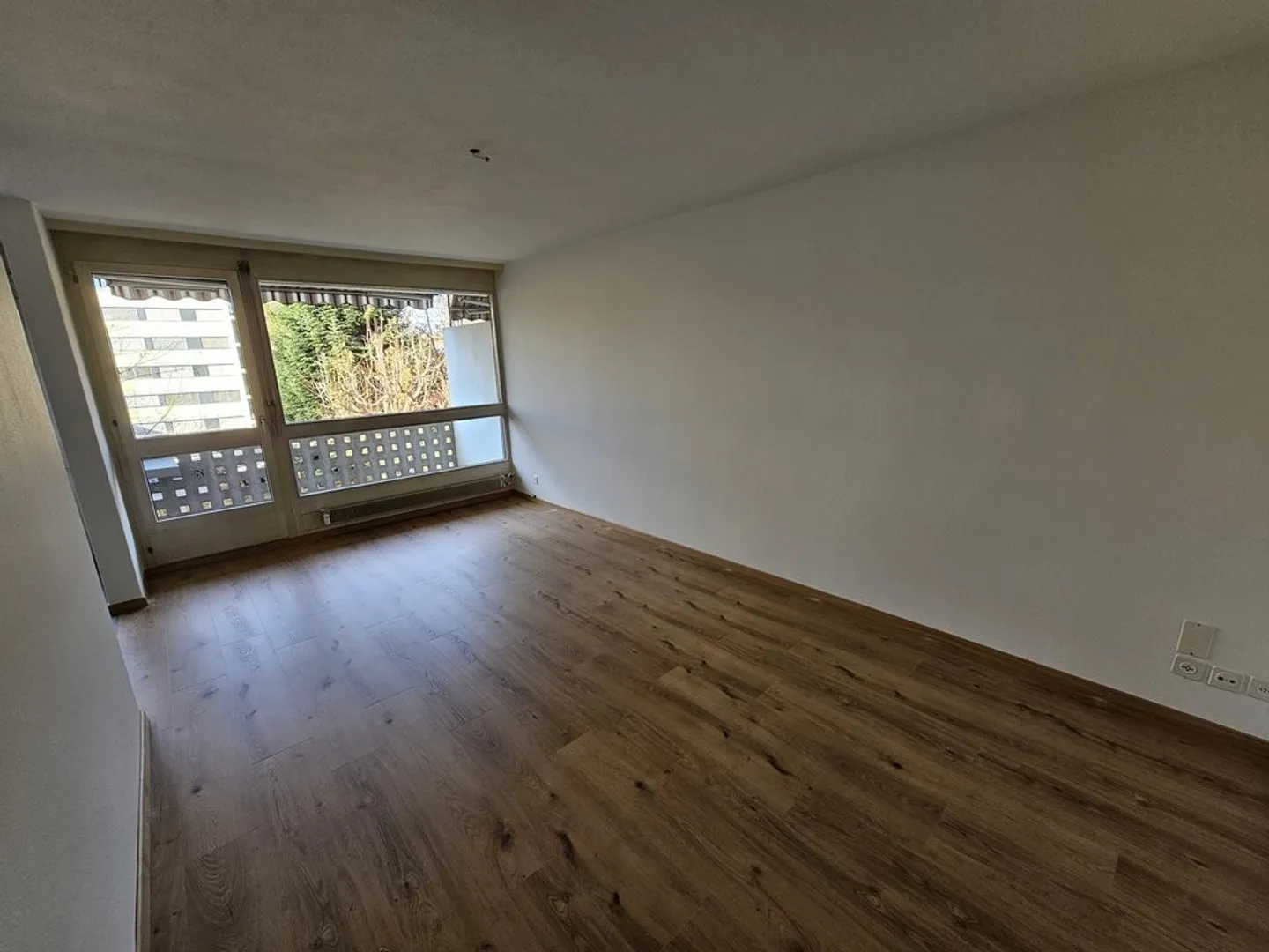 Affittiamo un luminoso appartamento ristrutturato di 4,5 locali a Rüfenacht - Foto 1 di 9