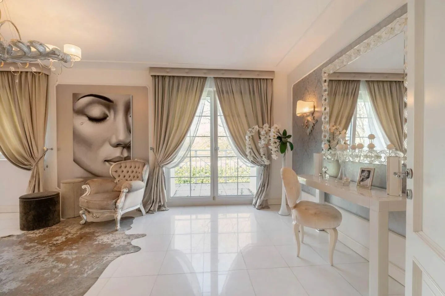 Elegant Country House with Generous Additional Spaces - Photo 8 of 17