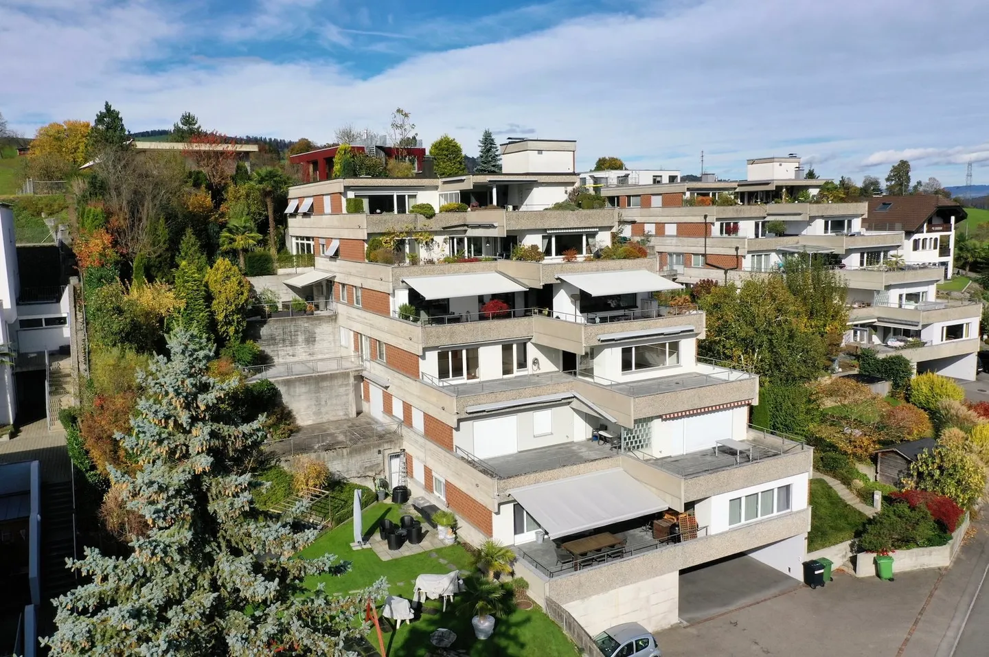 Helle Familienresidenz mit atemberaubendem Blick auf See und Berge - Foto 15 von 17