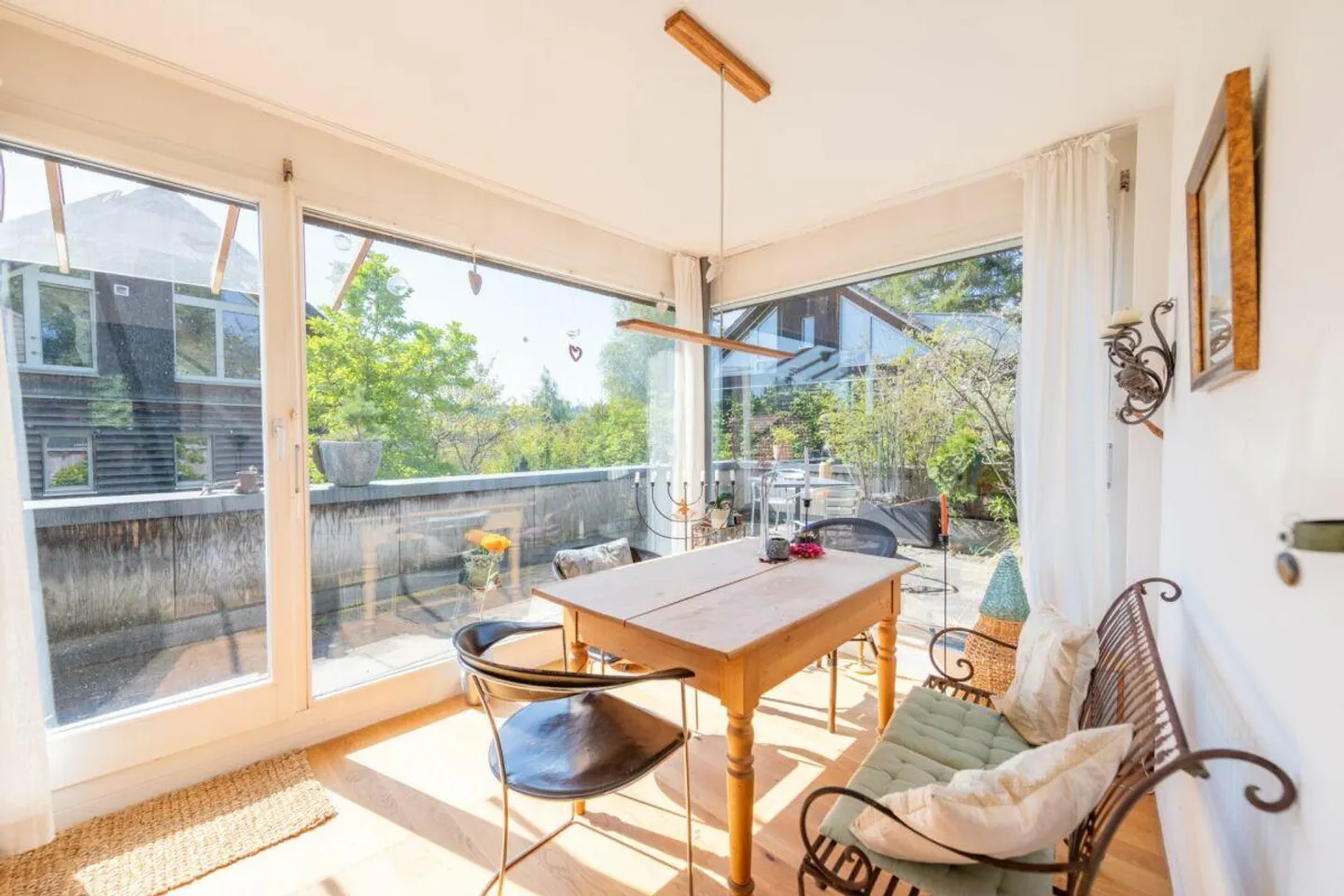 Idylle pure : Maison de rêve spacieuse avec vue et architecture particulière - Photo 8 sur 25