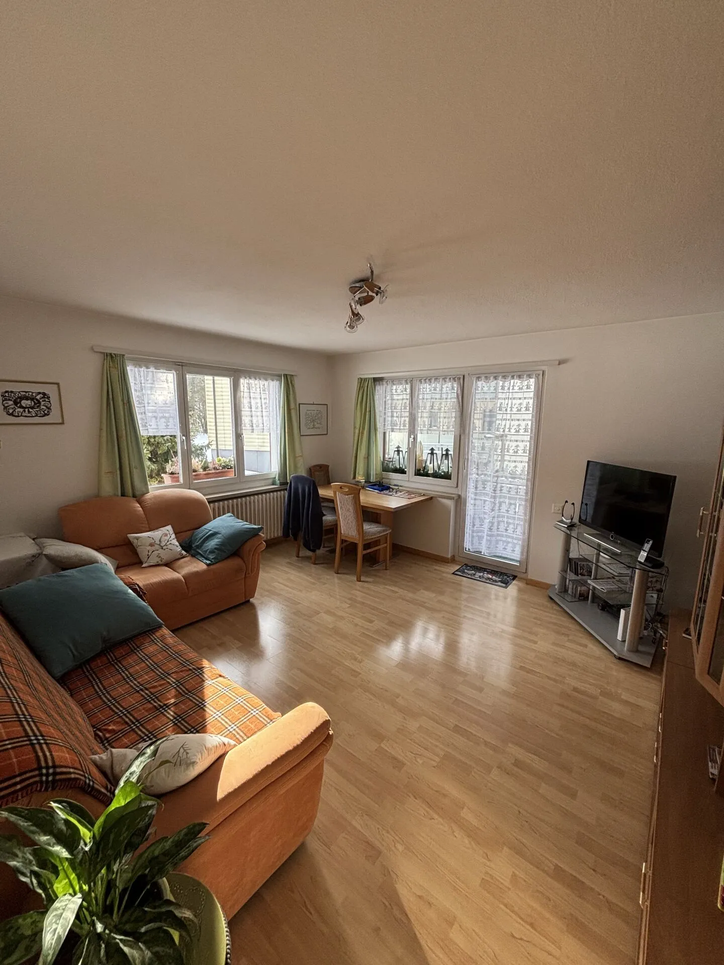 Appartement de 4 pièces au rez-de-chaussée surélevé - Photo 1 sur 7