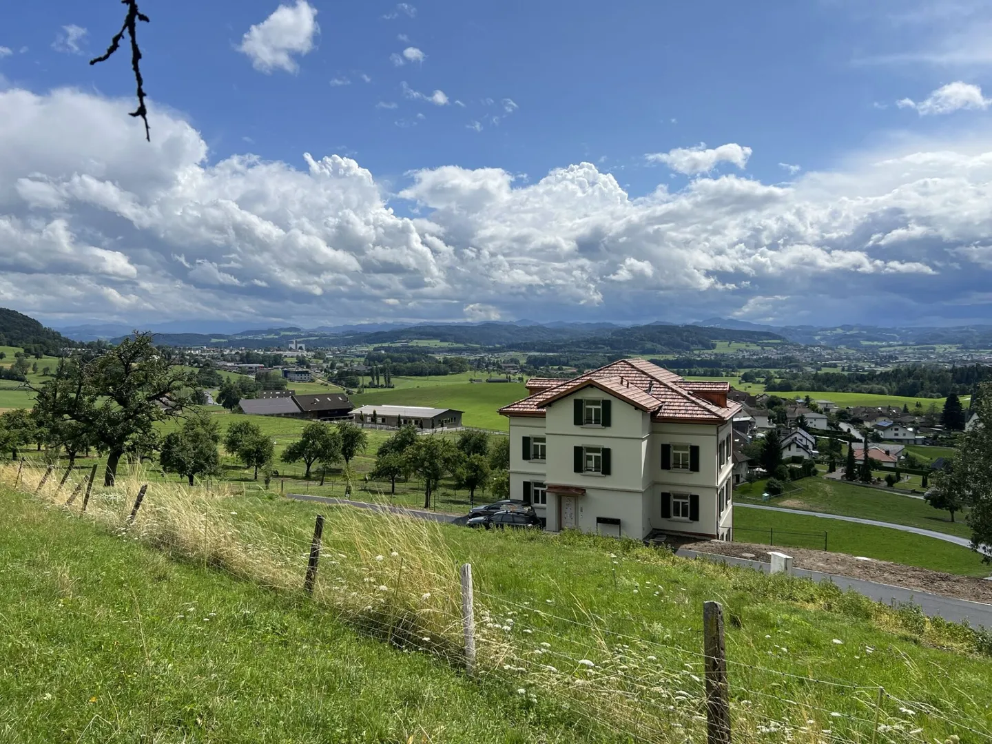 Calm, Green & Panoramic View - 5-Room Maisonette Apartment in a Special Location - Photo 1 of 11