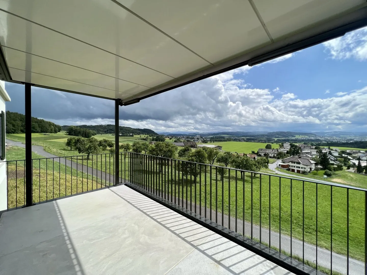 Calm, Green & Panoramic View - 5-Room Maisonette Apartment in a Special Location - Photo 7 of 11