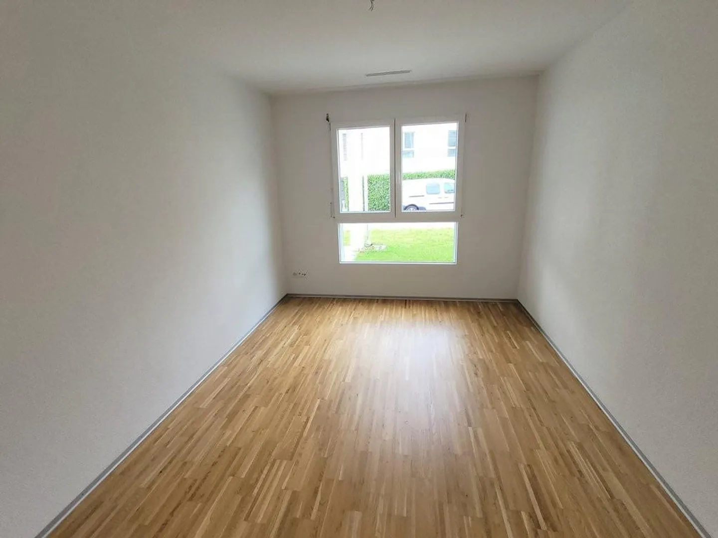 Appartement spacieux avec coin salon dans le jardin - Photo 3 sur 9