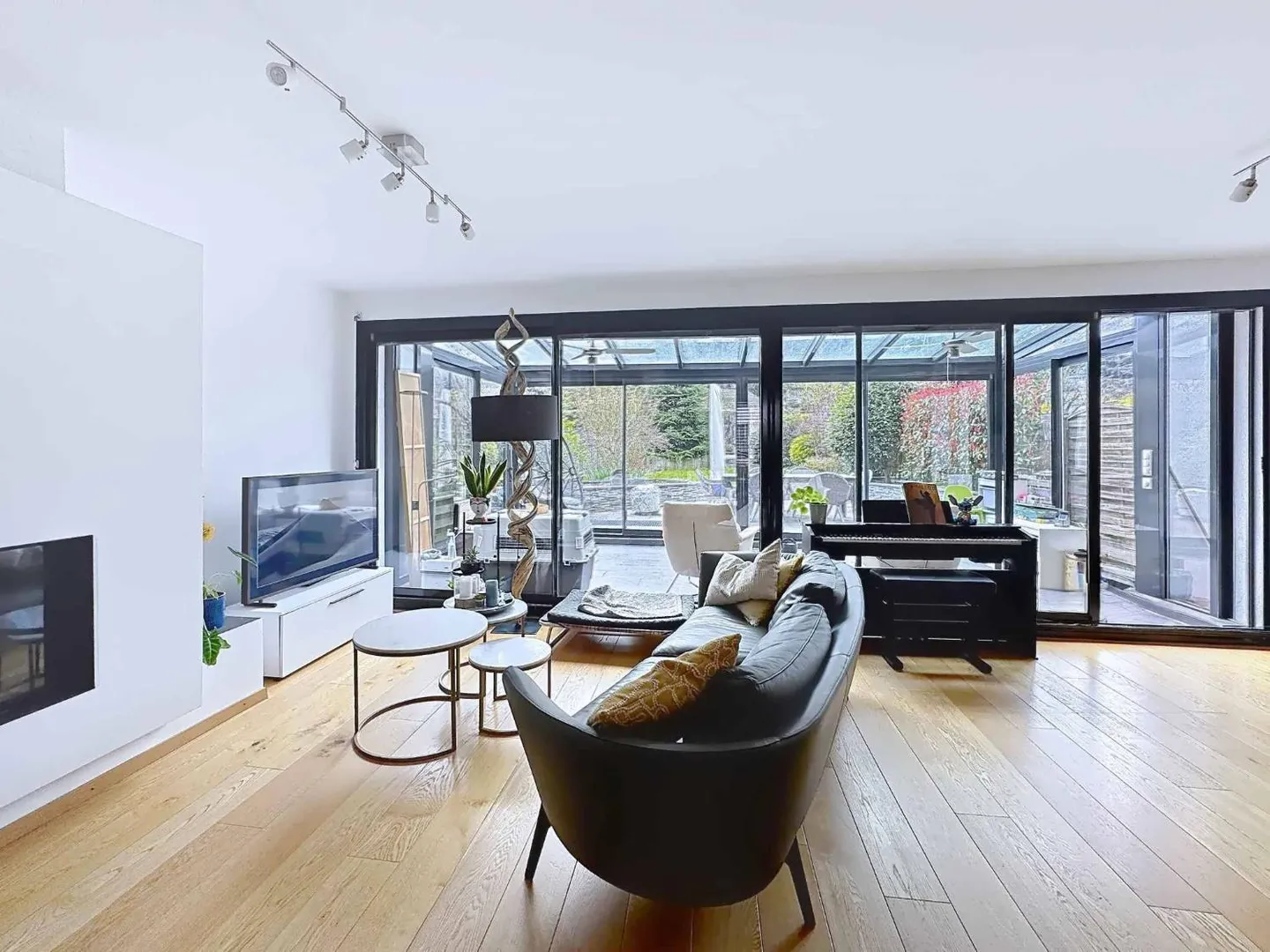 Exklusiv: Triplex-Wohnung mit Terrasse und Garten - Foto 4 von 13