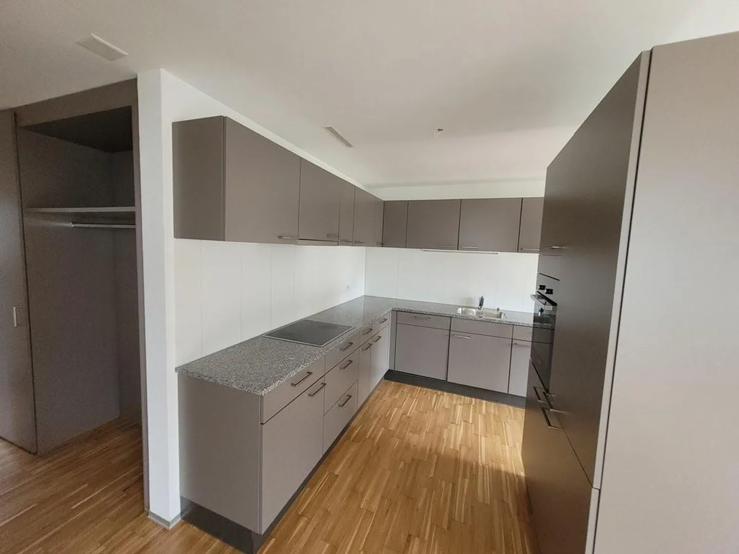 Appartement spacieux avec coin salon dans le jardin - Photo 5 sur 9