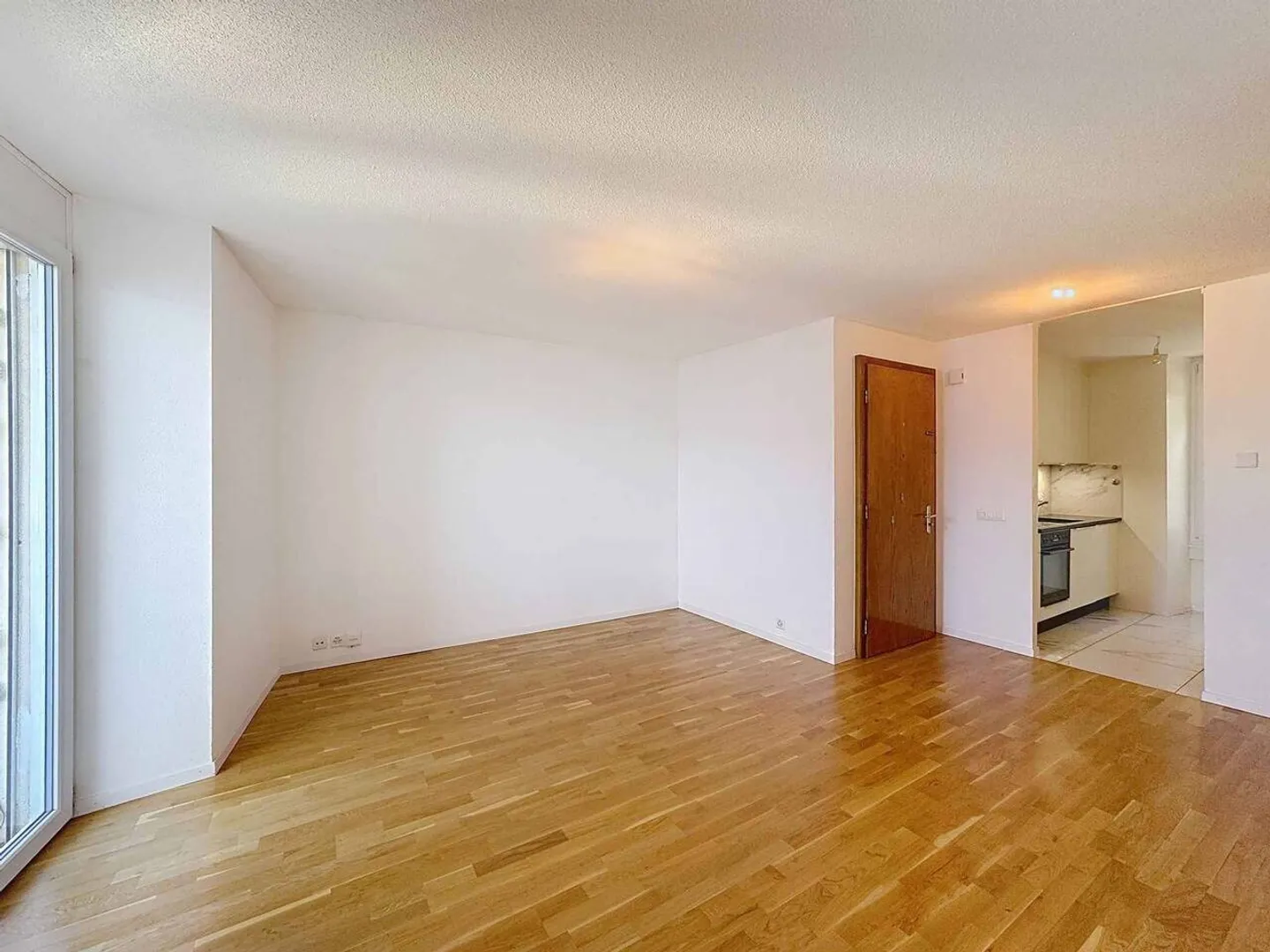 4 rooms of 78 m2 + 2 balconies - Superb view of the Lake - Photo 5 of 12