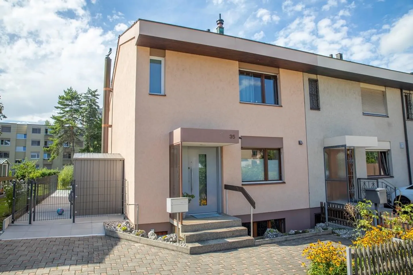 Living like in a single-family home - Photo 1 of 12