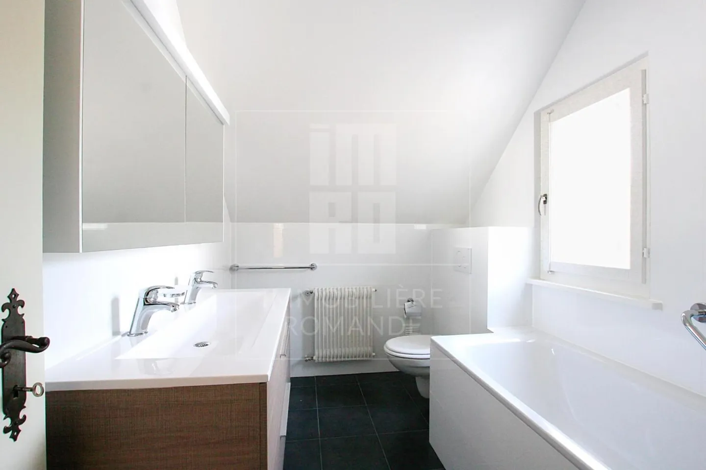8-room House - Photo 11 of 13