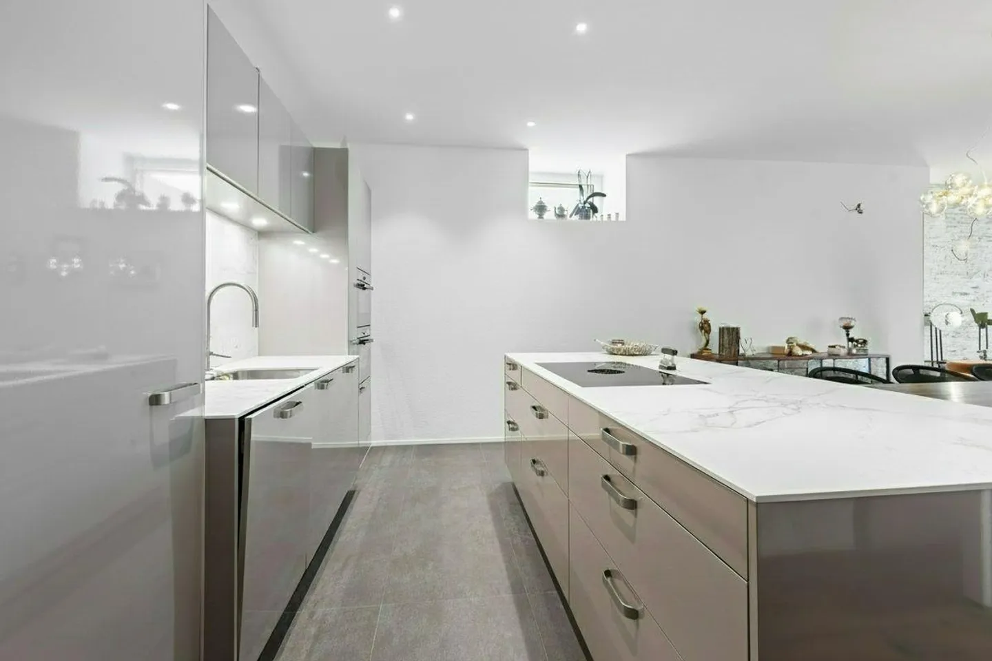 Idéal pour les célibataires et les couples : Appartement spacieux et moderne de 3,5 pièces - Photo 2 sur 6