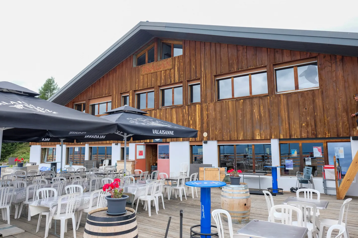 Mischgenutztes Gebäude mieten - Foto 1 von 11