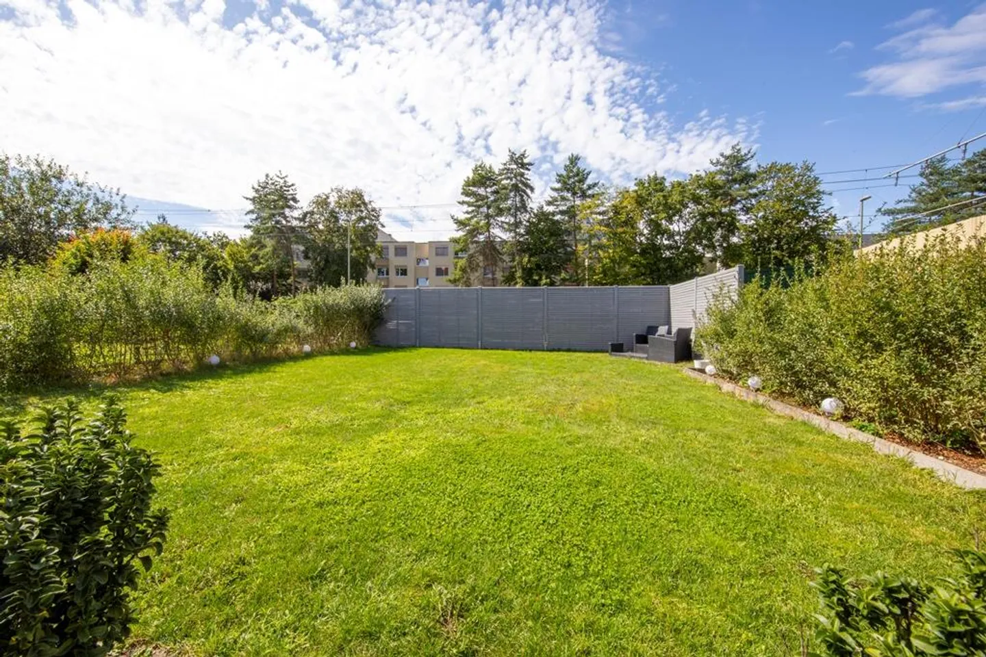 Living like in a single-family home - Photo 9 of 12