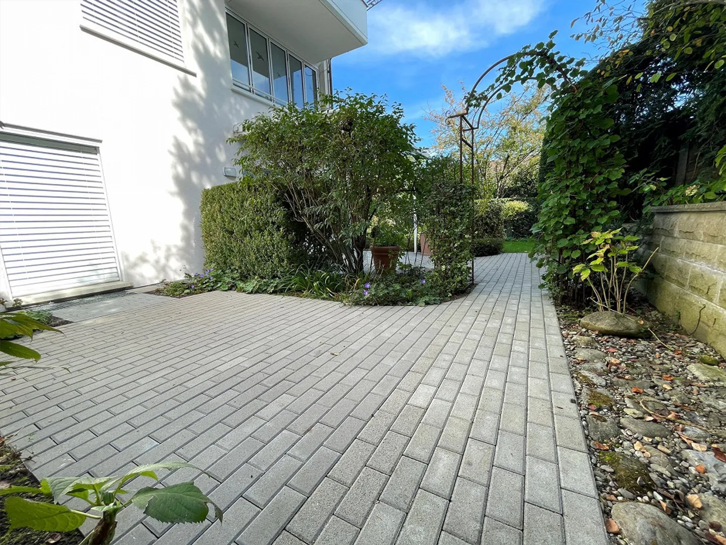 Appartamento al piano terra di 3,5 stanze con giardino privato - Foto 2 di 19