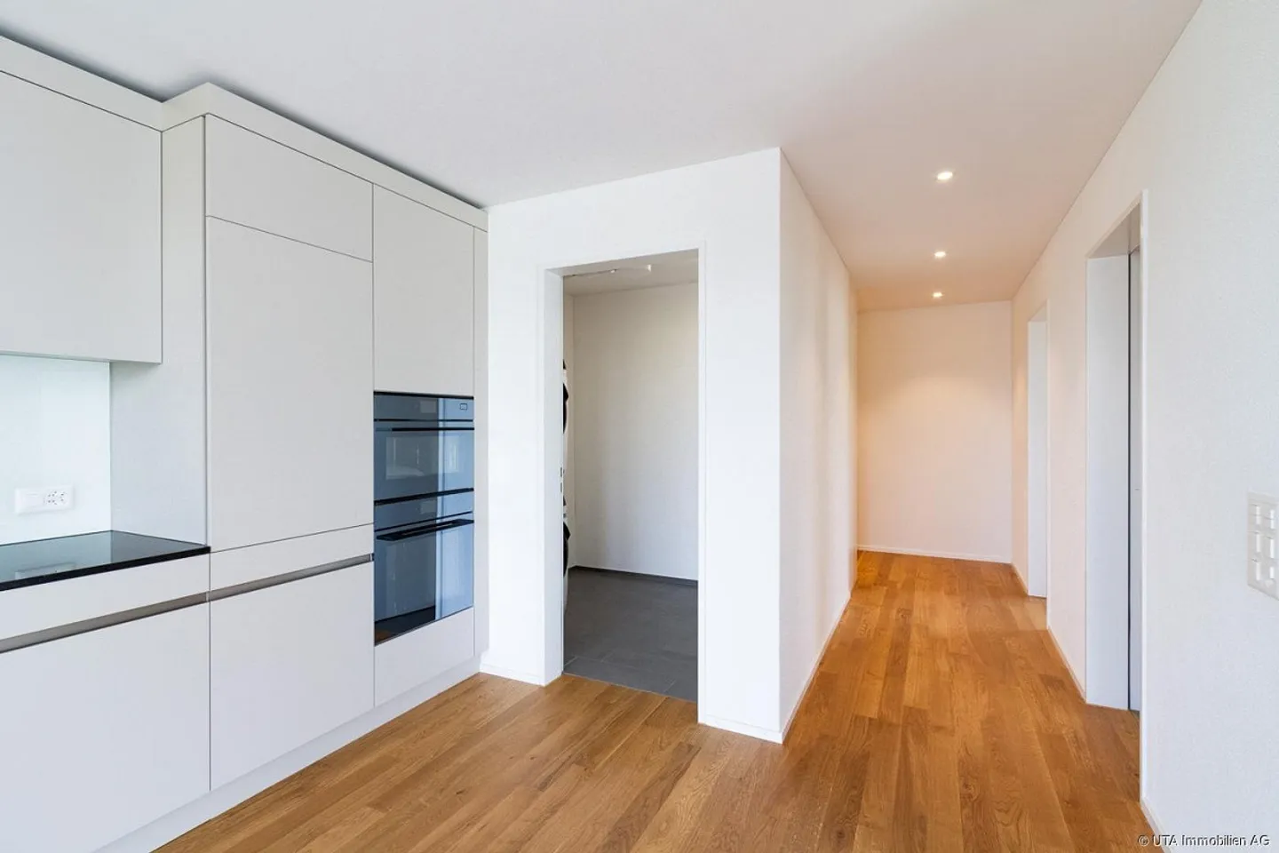 Appartement neuf 2.5 pièces, prêt à emménager immédiatement, idéal aussi comme investissement - Photo 5 sur 12