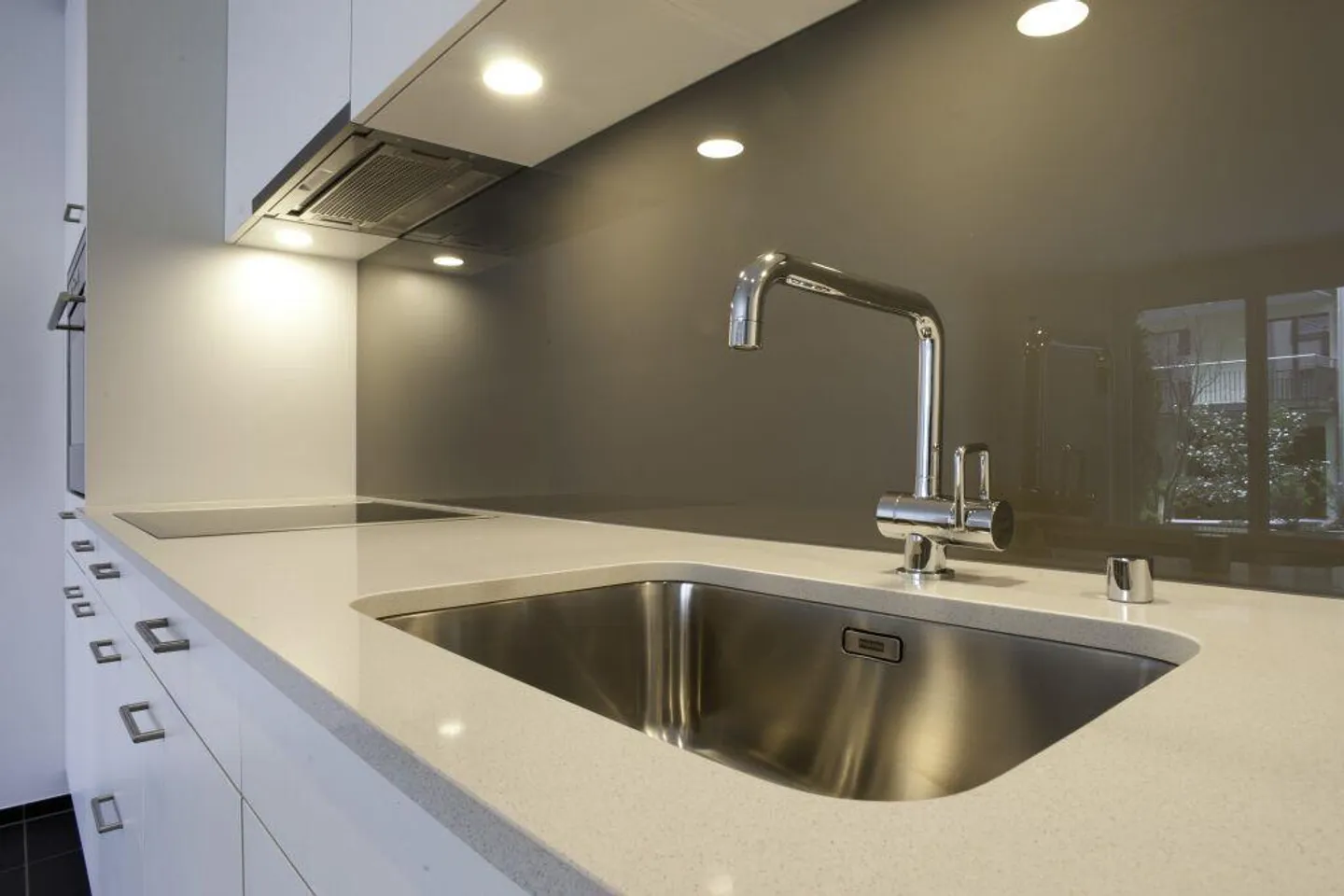 Attractive 2.5-room penthouse in a sought-after location in Lucerne's Neustadt - Photo 4 of 8