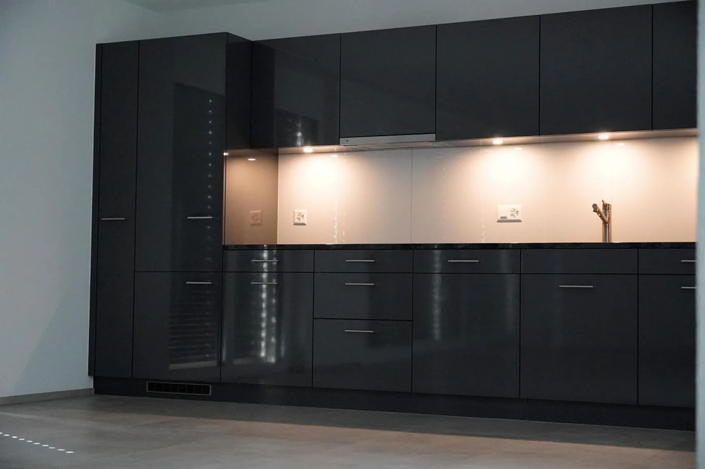 This 2.5-room penthouse is now back on sale! - Photo 10 of 13