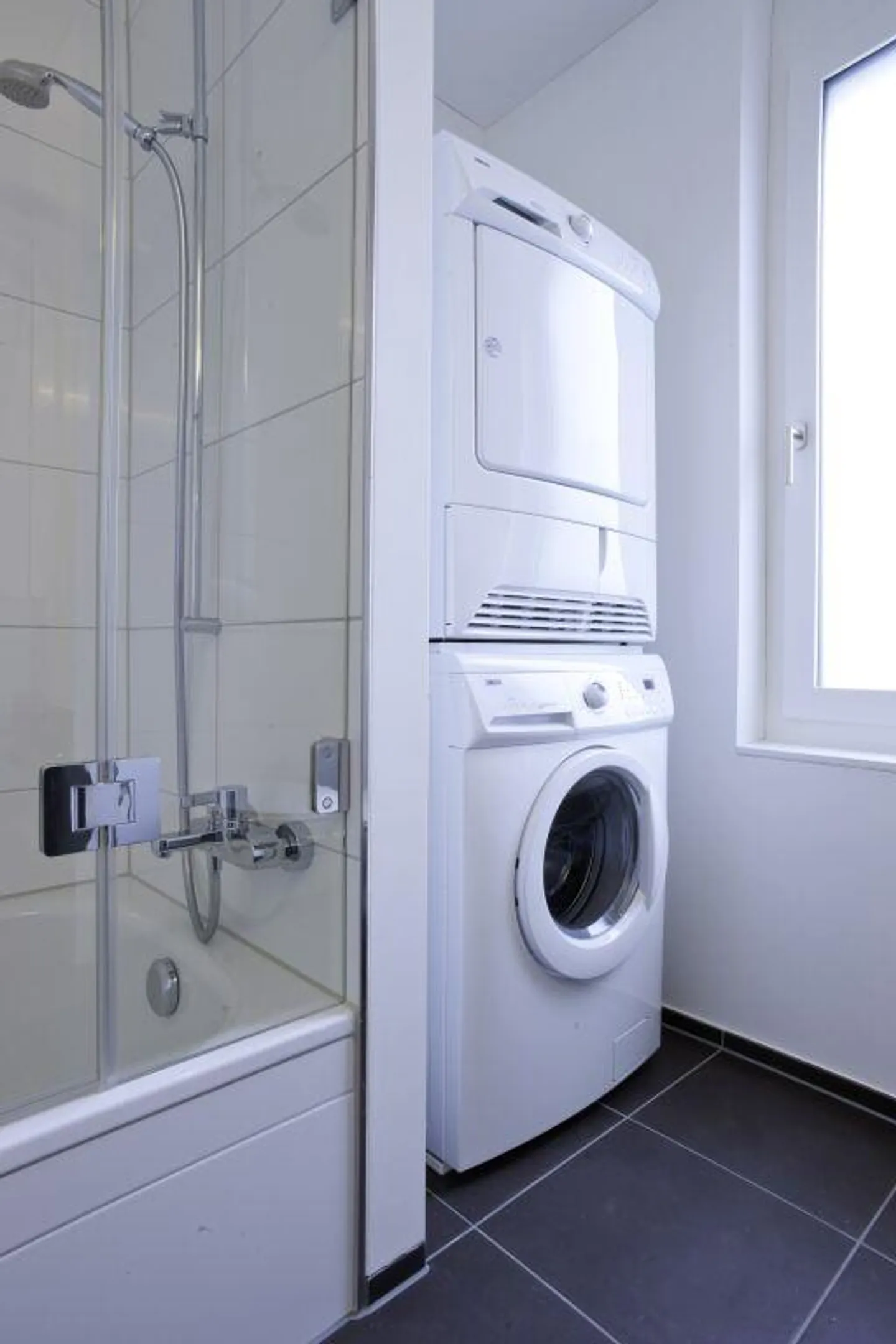 Attractive 2.5-room penthouse in a sought-after location in Lucerne's Neustadt - Photo 6 of 8