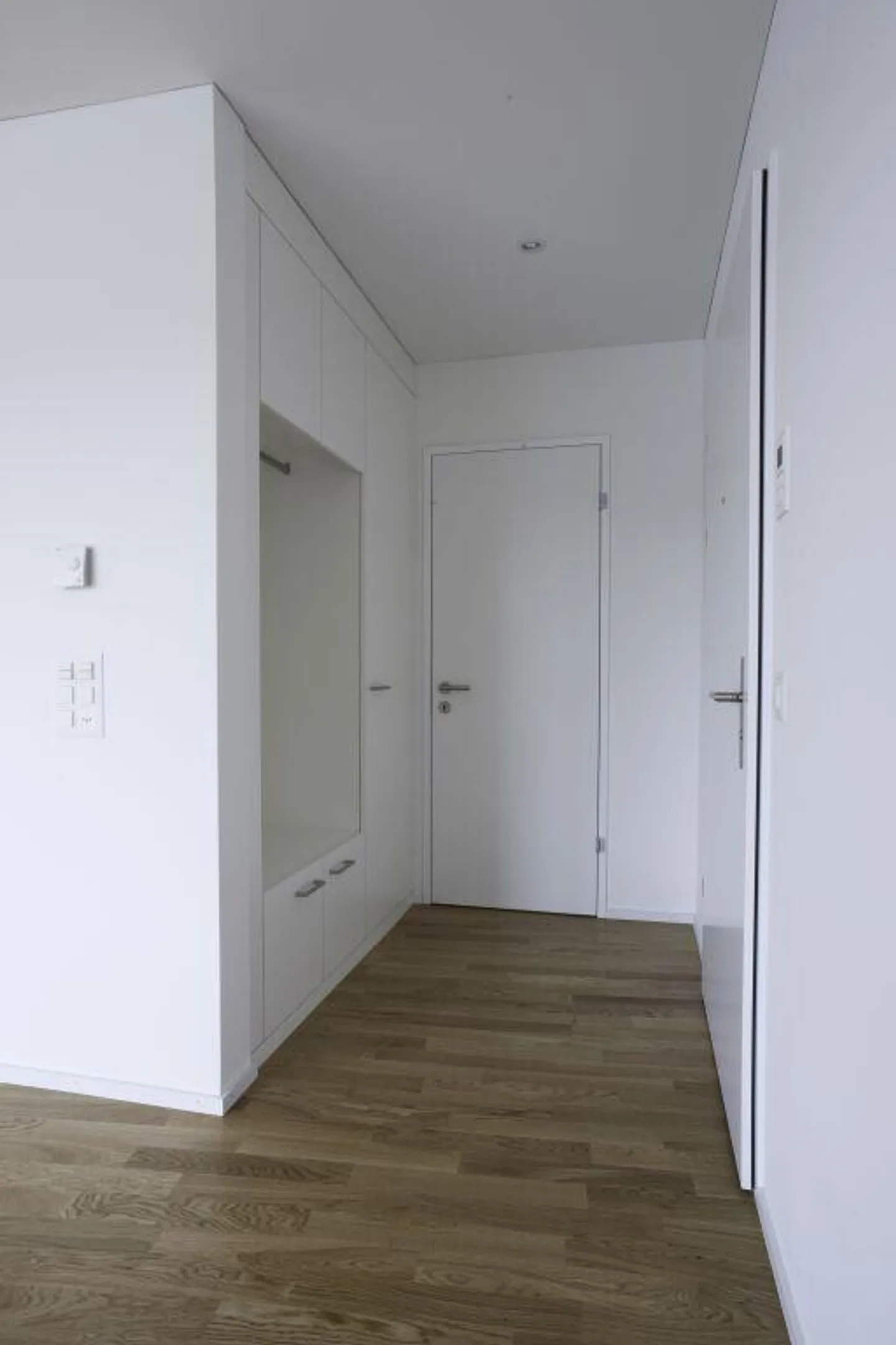 Attractive 2.5-room penthouse in a sought-after location in Lucerne's Neustadt - Photo 2 of 8