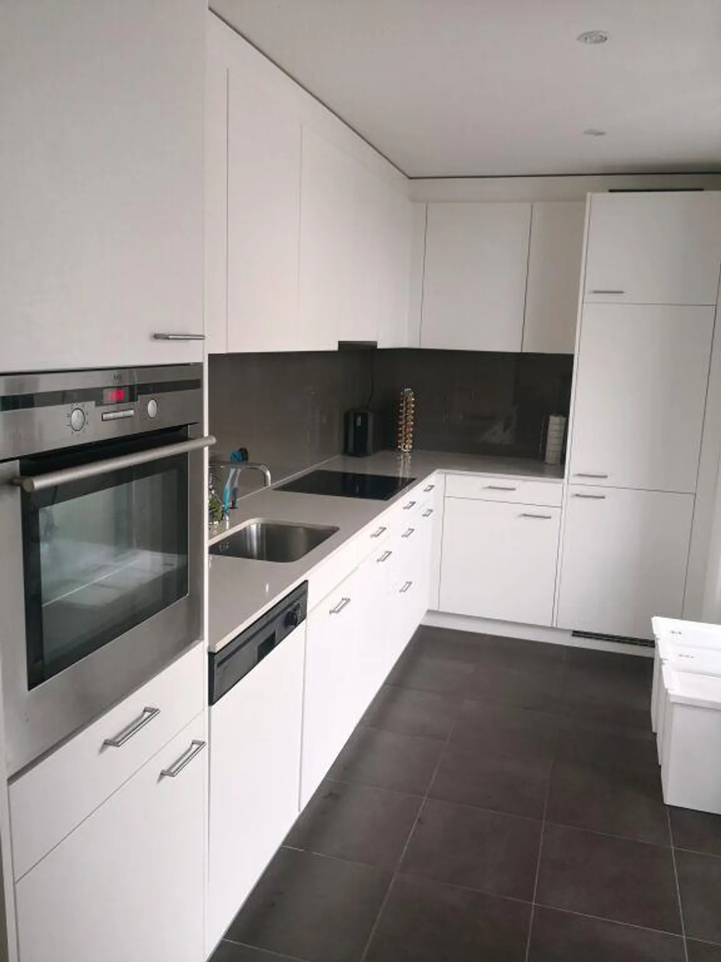 Attractive 2.5-room penthouse in a sought-after location in Lucerne's Neustadt - Photo 3 of 8