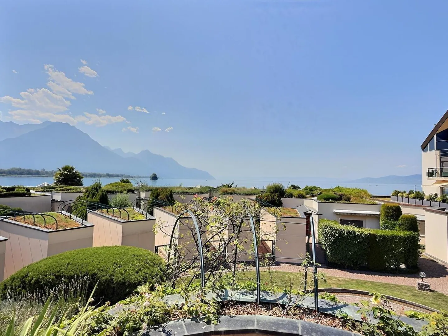 Magnifico appartamento in rendita vitalizia occupata senza affitto con accesso diretto al Lago - Foto 1 di 13