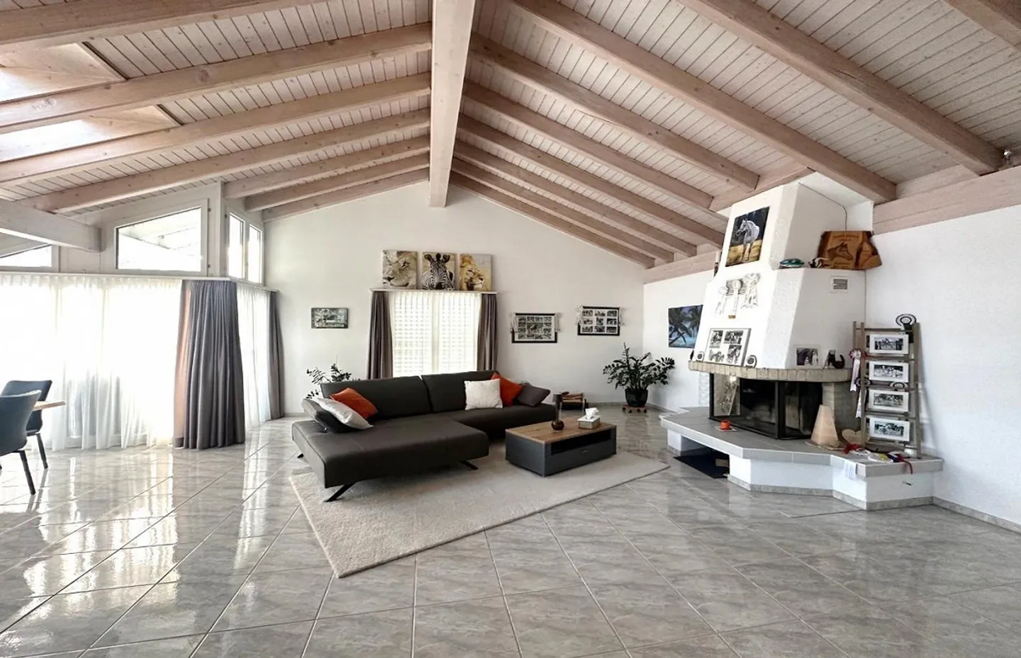 Charmantes Mehrfamilienhaus - Foto 2 von 8