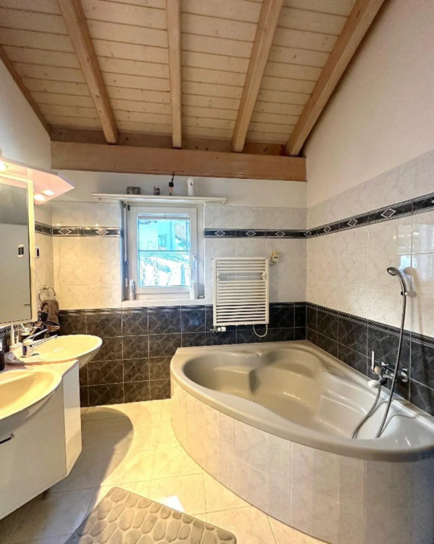 Charmantes Mehrfamilienhaus - Foto 6 von 8