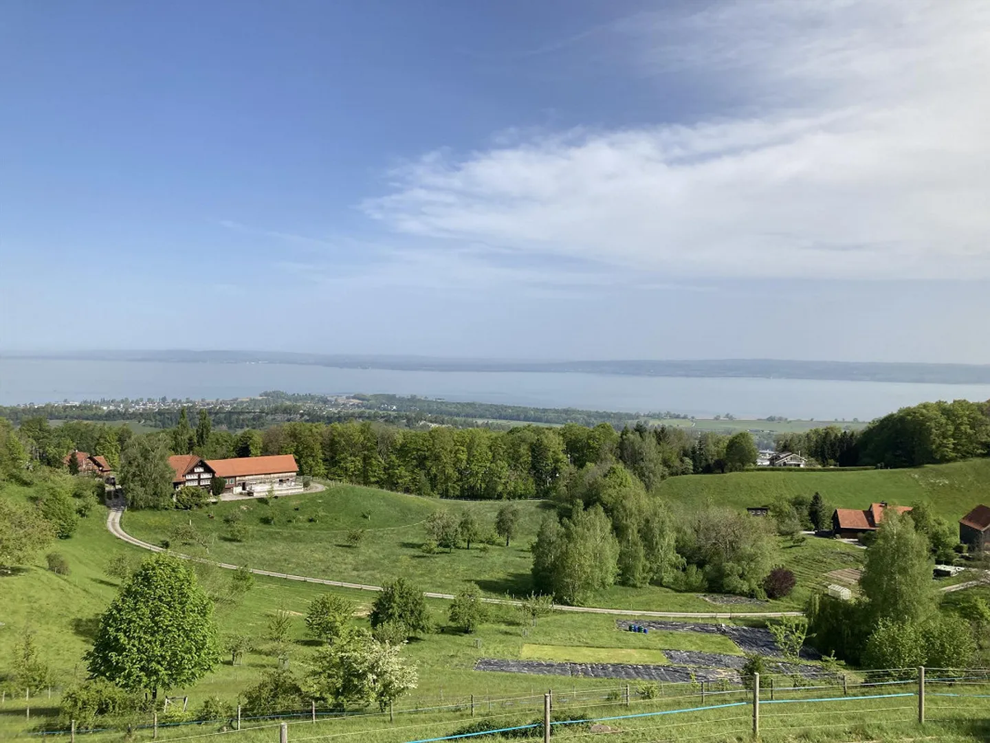 Charmante Wohnung mit Seesicht - Foto 1 von 17