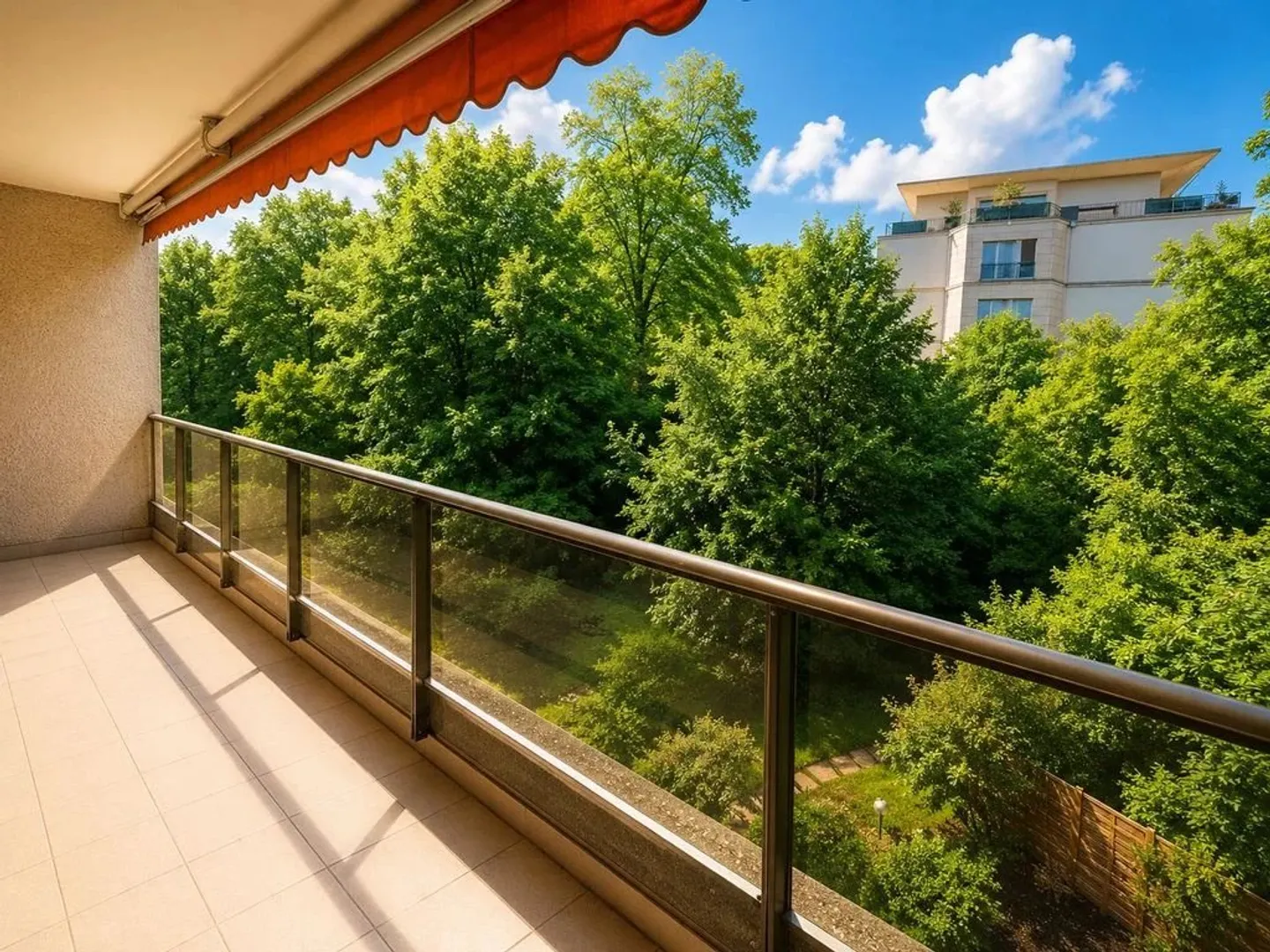 Geräumige Wohnung mit Balkonen - Foto 4 von 8