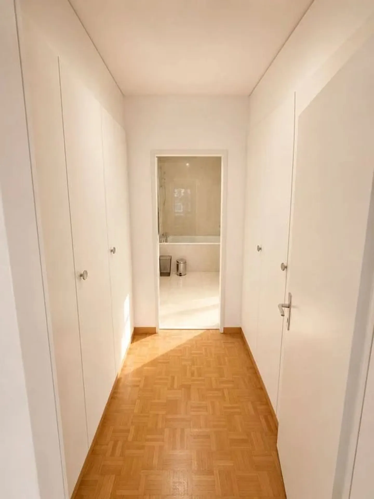 Geräumige Wohnung mit Balkonen - Foto 5 von 8