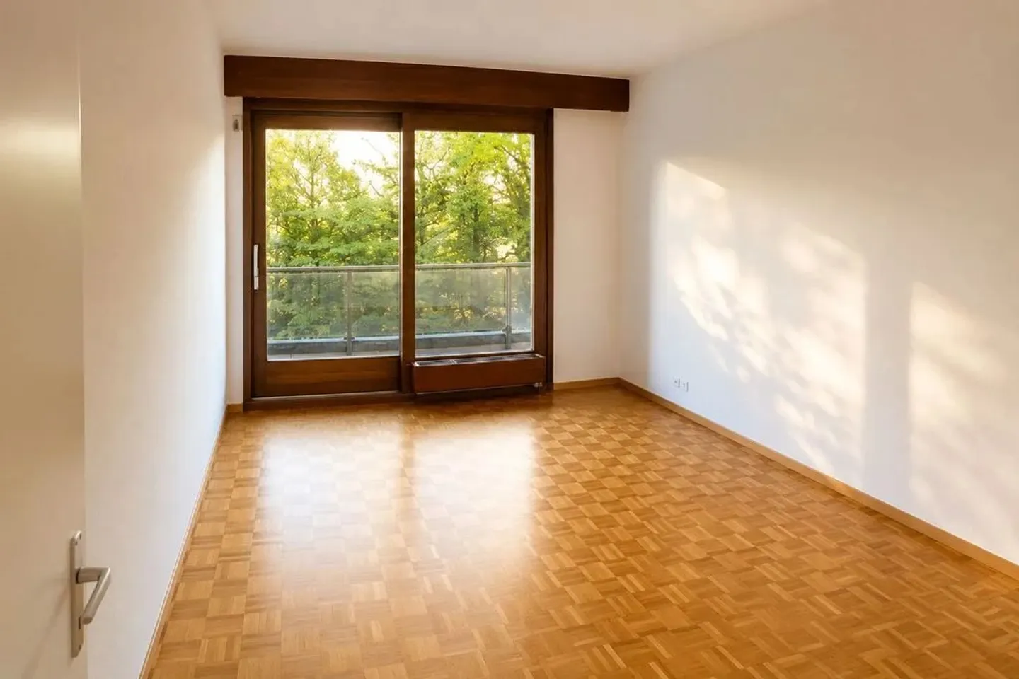 Geräumige Wohnung mit Balkonen - Foto 8 von 8