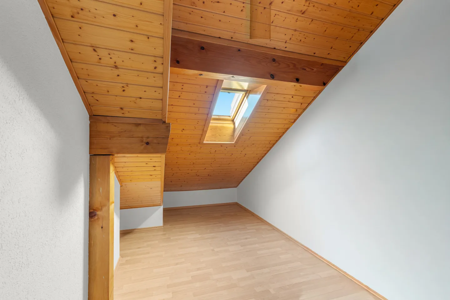 Duplex penthouse in a residential area in the center of Blonay! - Photo 12 of 18