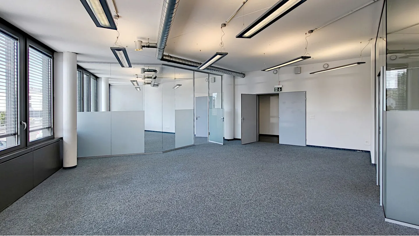 Hochwertige Büroflächen mit Open Space und Abtrennungen/Sitzungszimmer - Foto 3 von 10