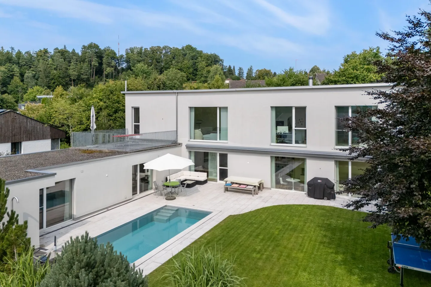 Oasi Familiare Elegante a Rotmonten - Vita Esclusiva con Giardino, Piscina e Home Cinema - Foto 1 di 5