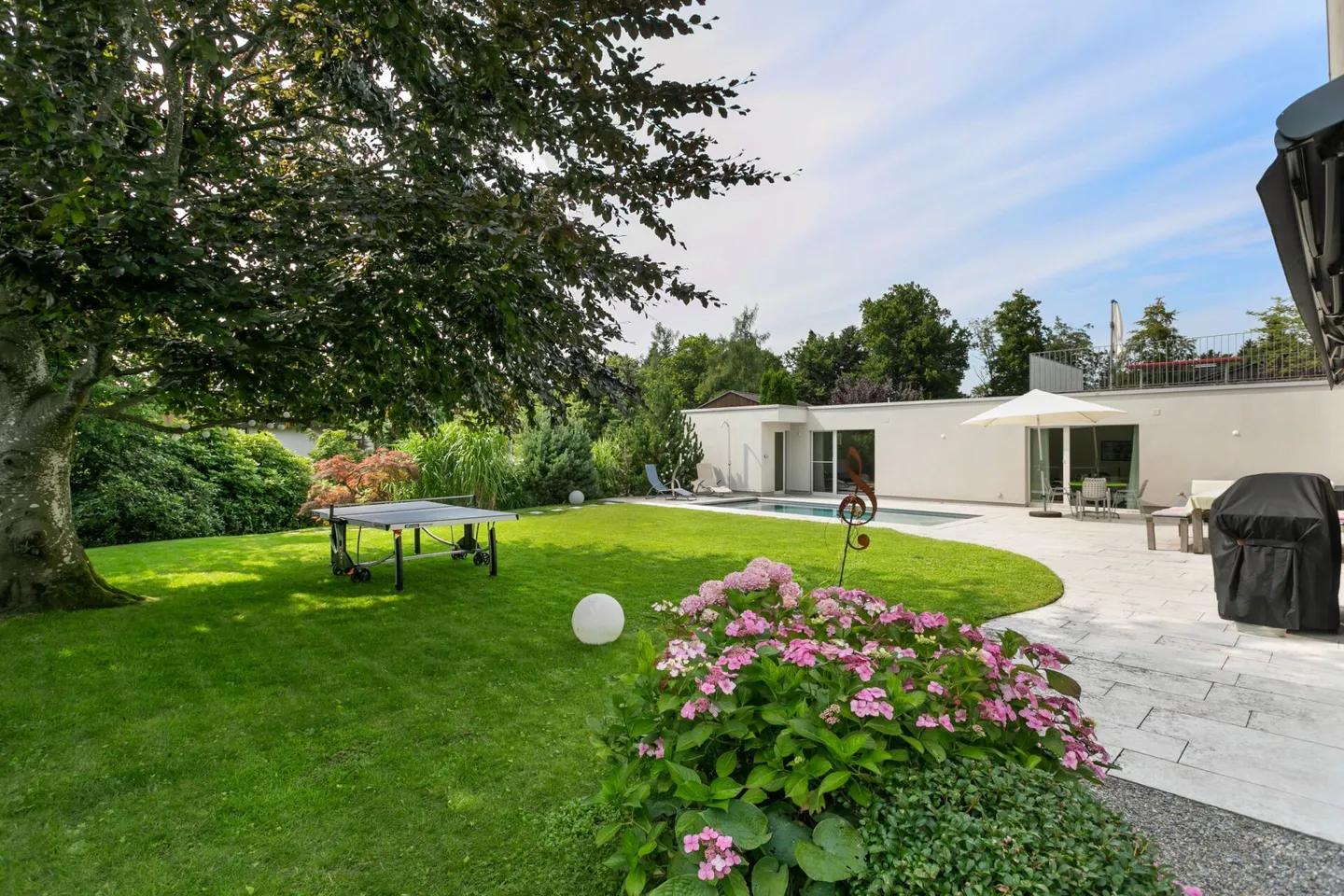 Oasi Familiare Elegante a Rotmonten - Vita Esclusiva con Giardino, Piscina e Home Cinema - Foto 5 di 5