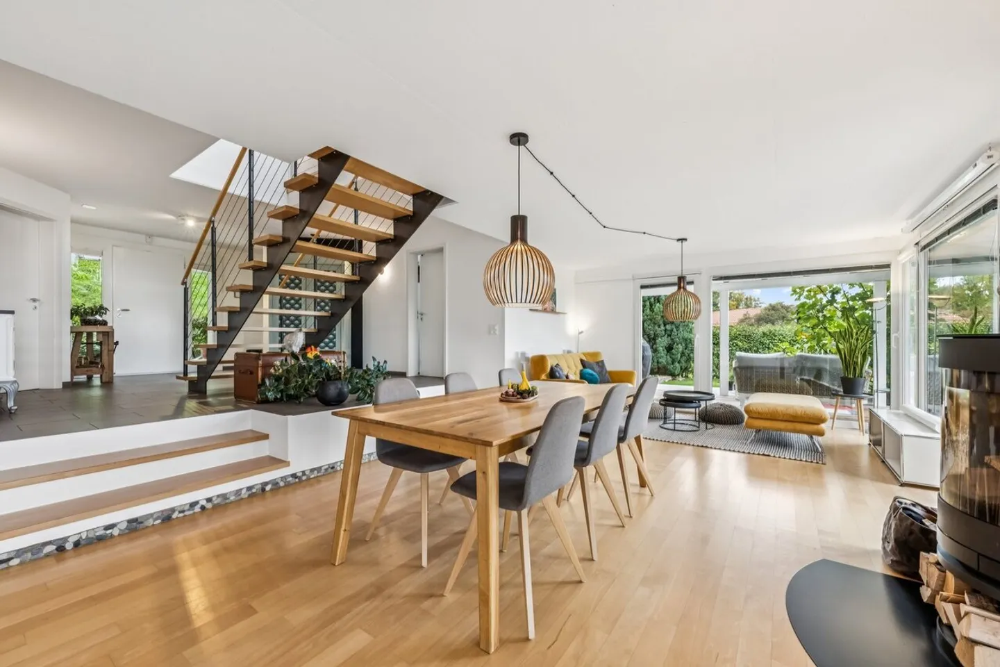 Sublime casa d'architetto con giardino e vista - Foto 4 di 11