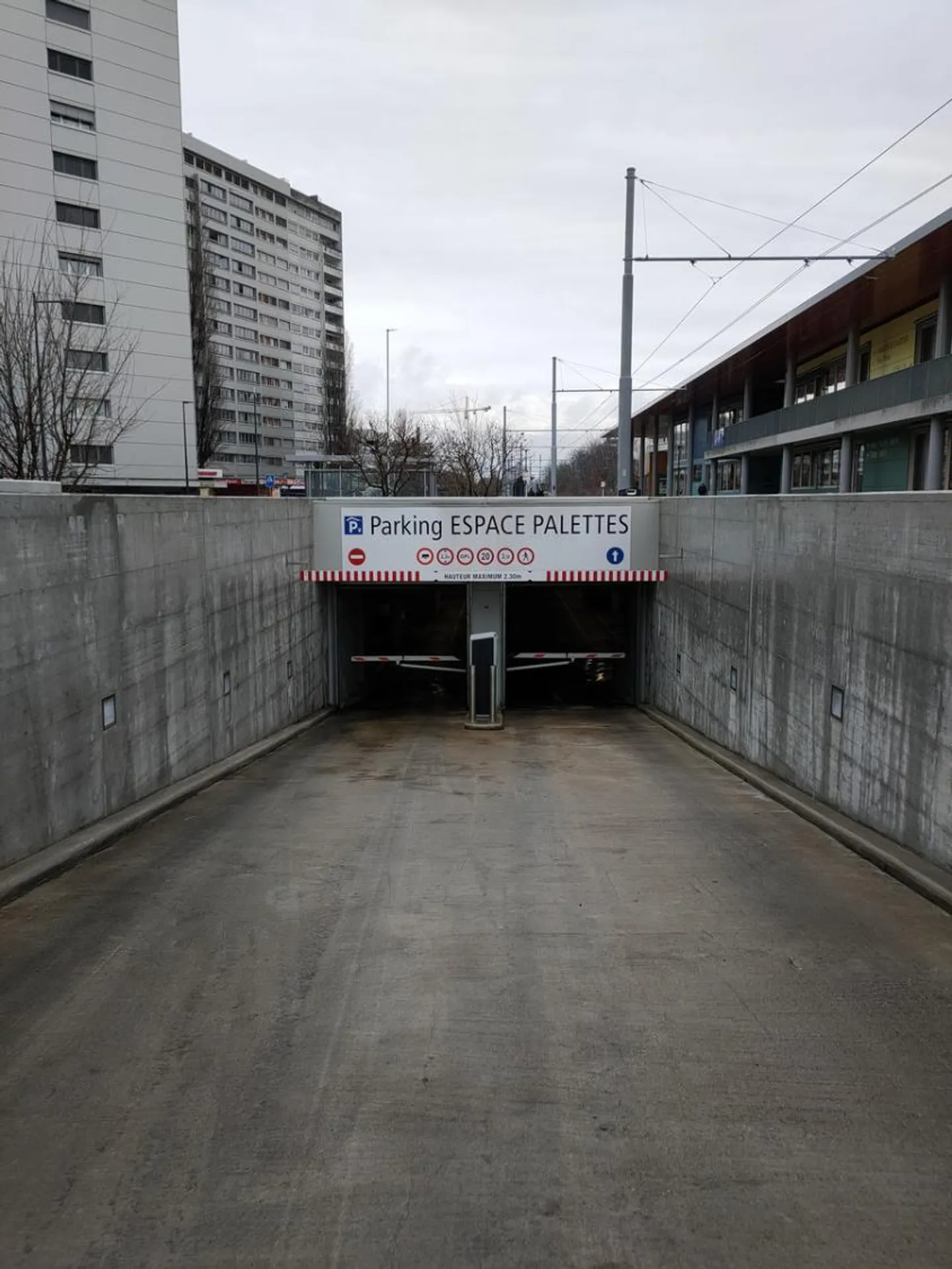 Parking space located in the basement - Photo 1 of 3
