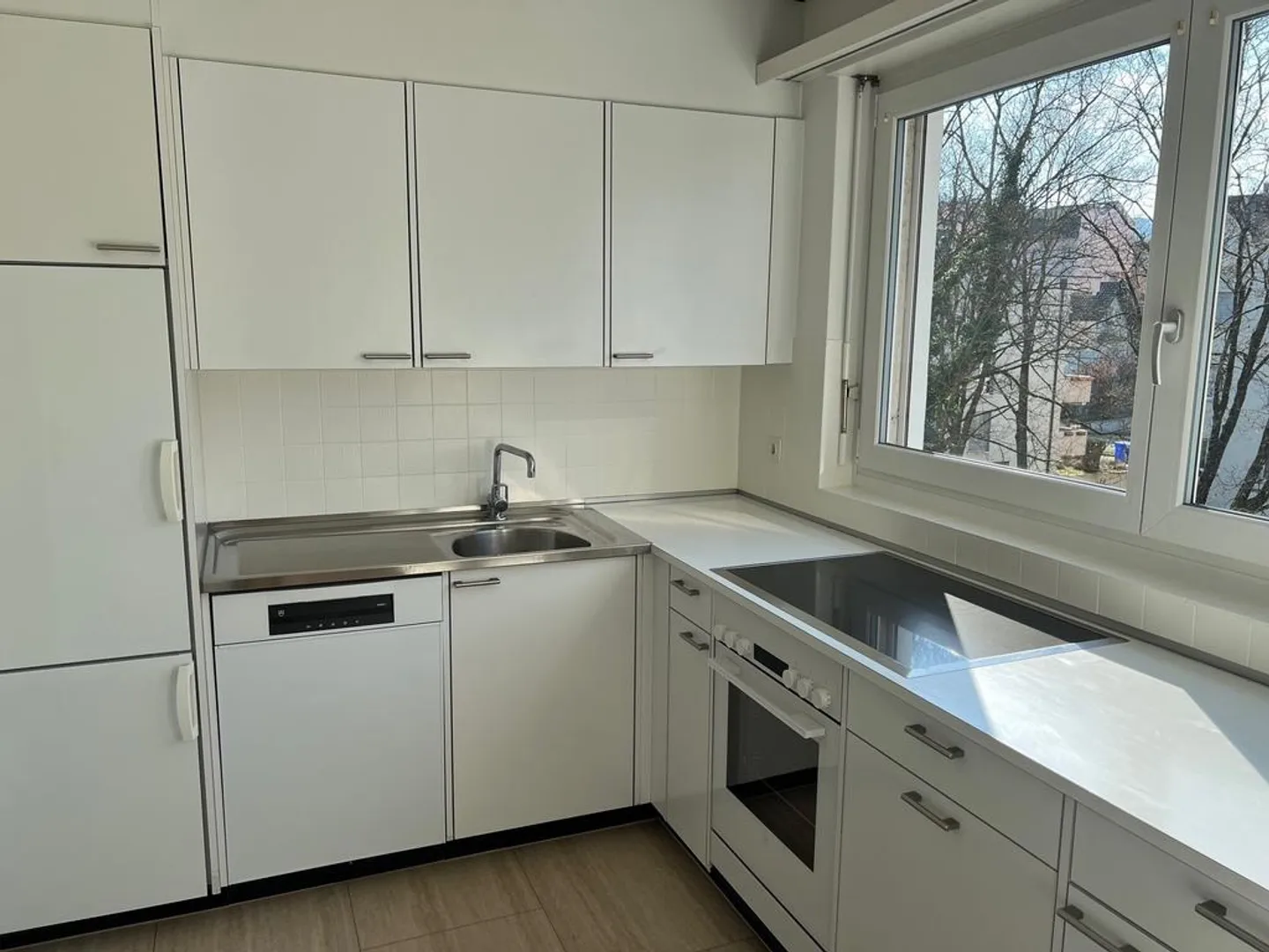 Appartement lumineux de 3,5 pièces avec balcon ! - Photo 1 sur 6