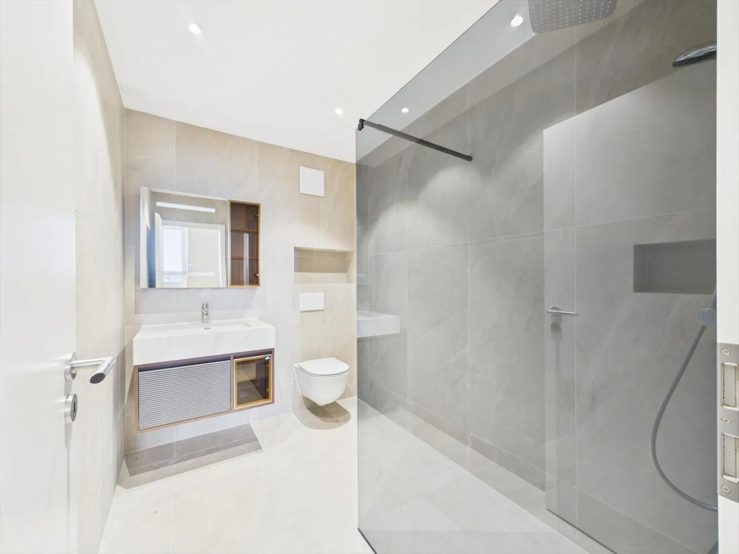 4.5 Room Apartment - Photo 7 of 7