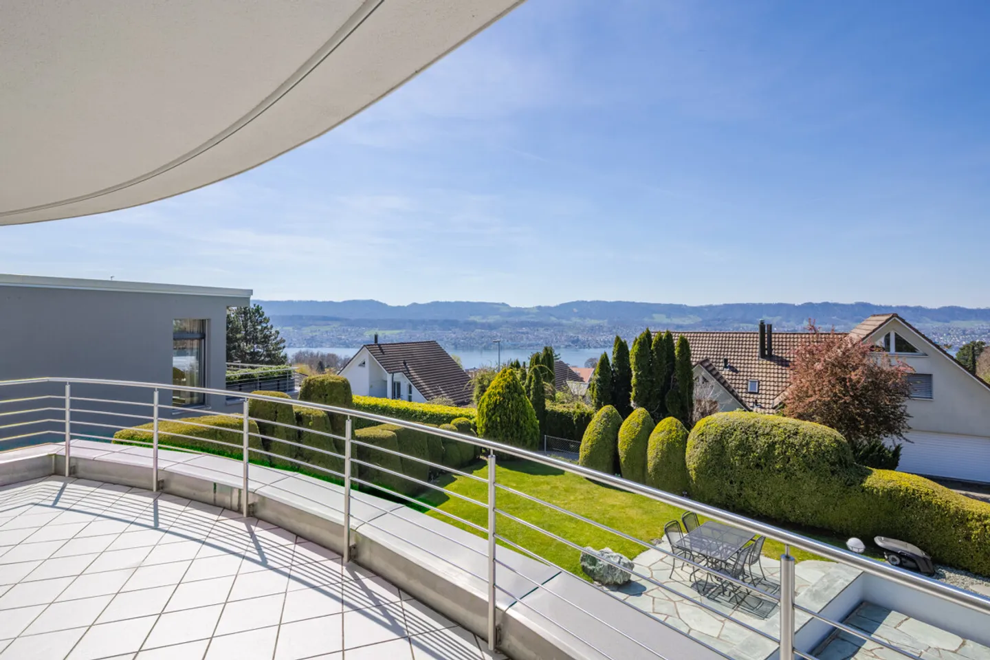 Erlenbach: Living and Working in a Prime Location - Photo 4 of 6
