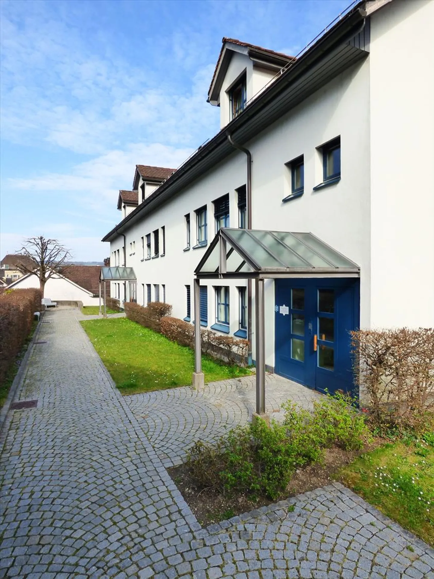 Object of desire in the heart of the old town of Horgen! - Photo 2 of 13