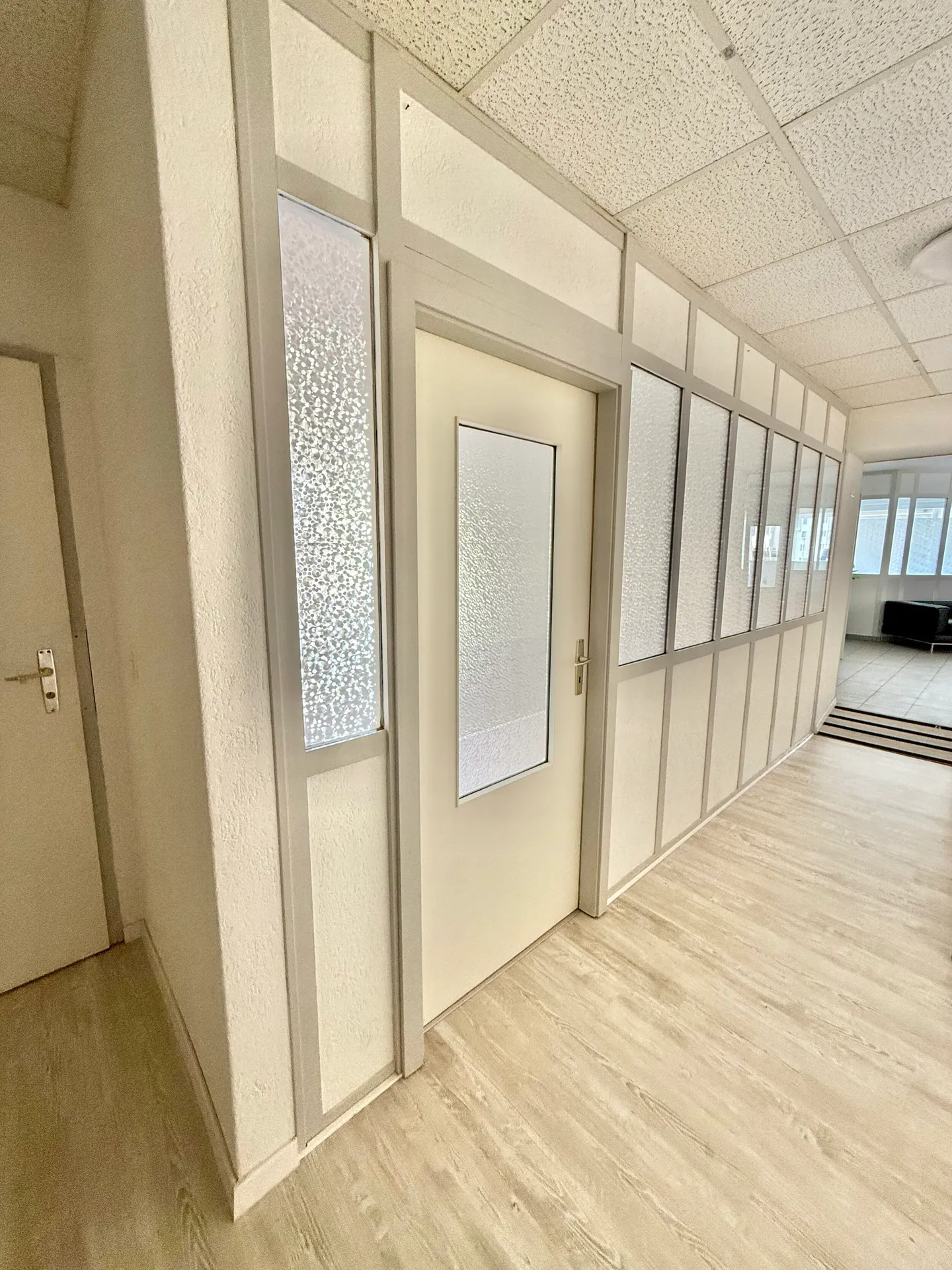 Espace Commercial Rénové - Photo 2 sur 13