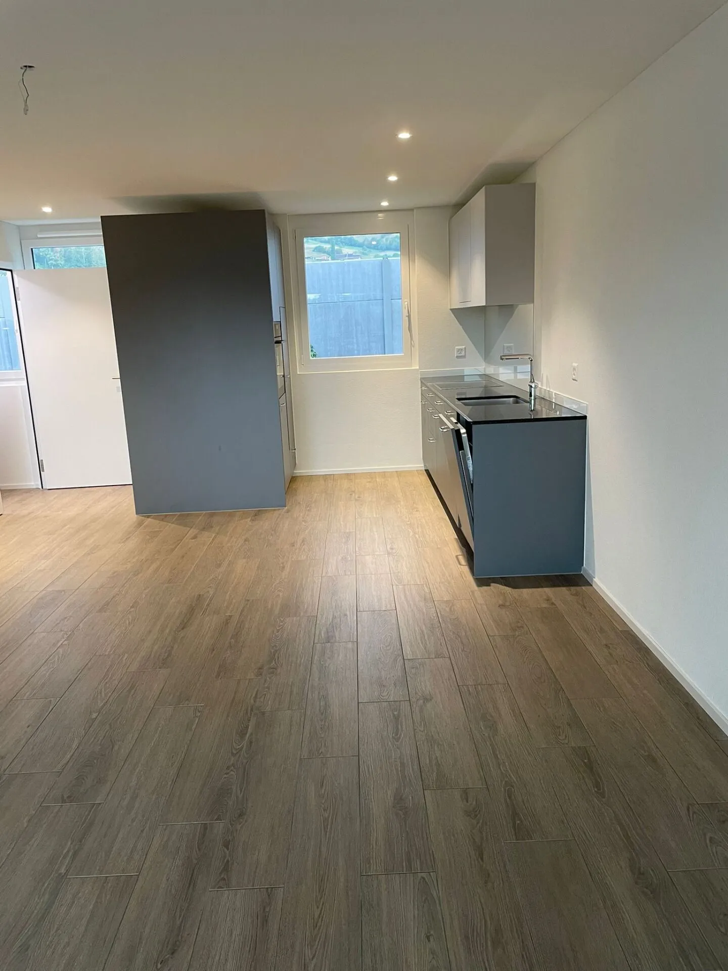 MFH 2.5 Room Apartment on the Ground Floor Left Hofackerweg 22 (22.01) - Photo 3 of 10