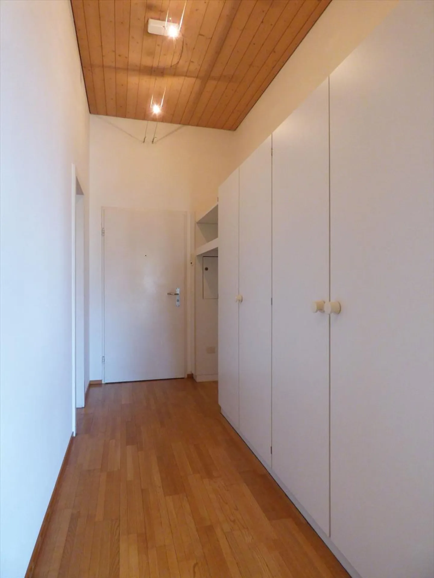 Object of desire in the heart of the old town of Horgen! - Photo 3 of 13