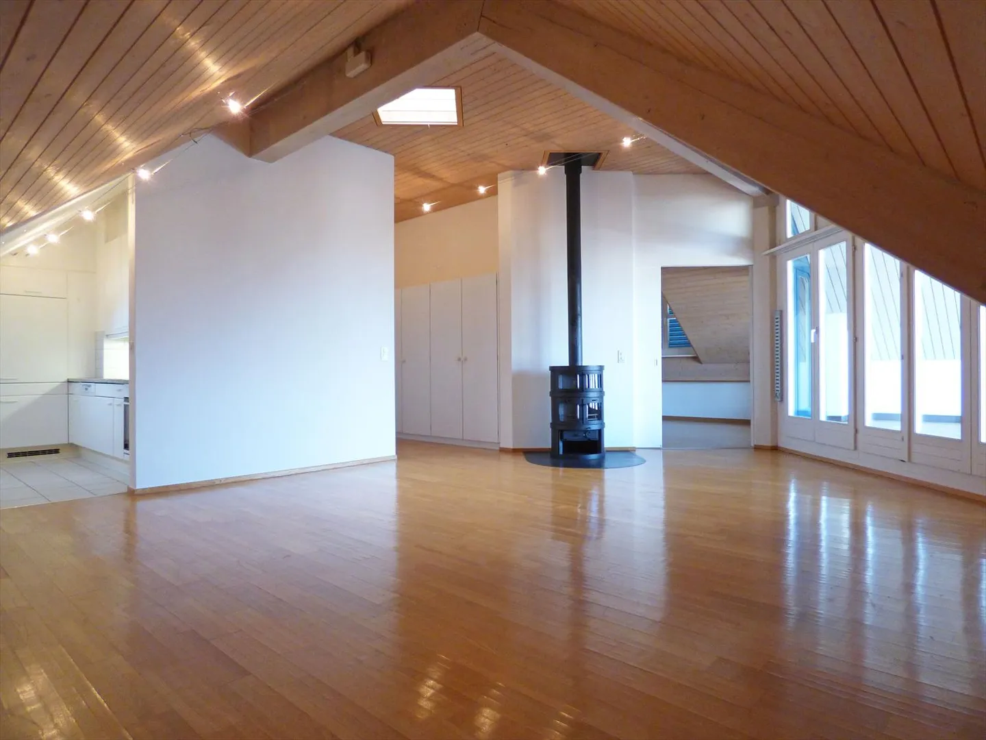 Object of desire in the heart of the old town of Horgen! - Photo 4 of 13